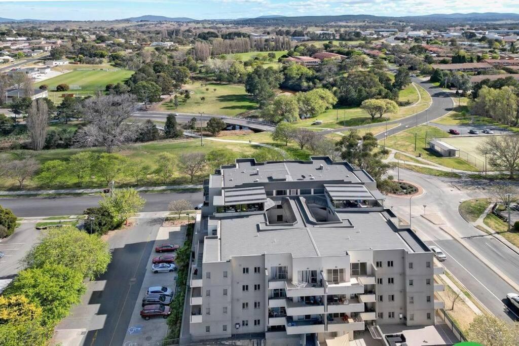 Qbn Cracker: 2Br, 2Ba, 2 Secure B/ Ment Car Parks Apartment Queanbeyan Exterior photo
