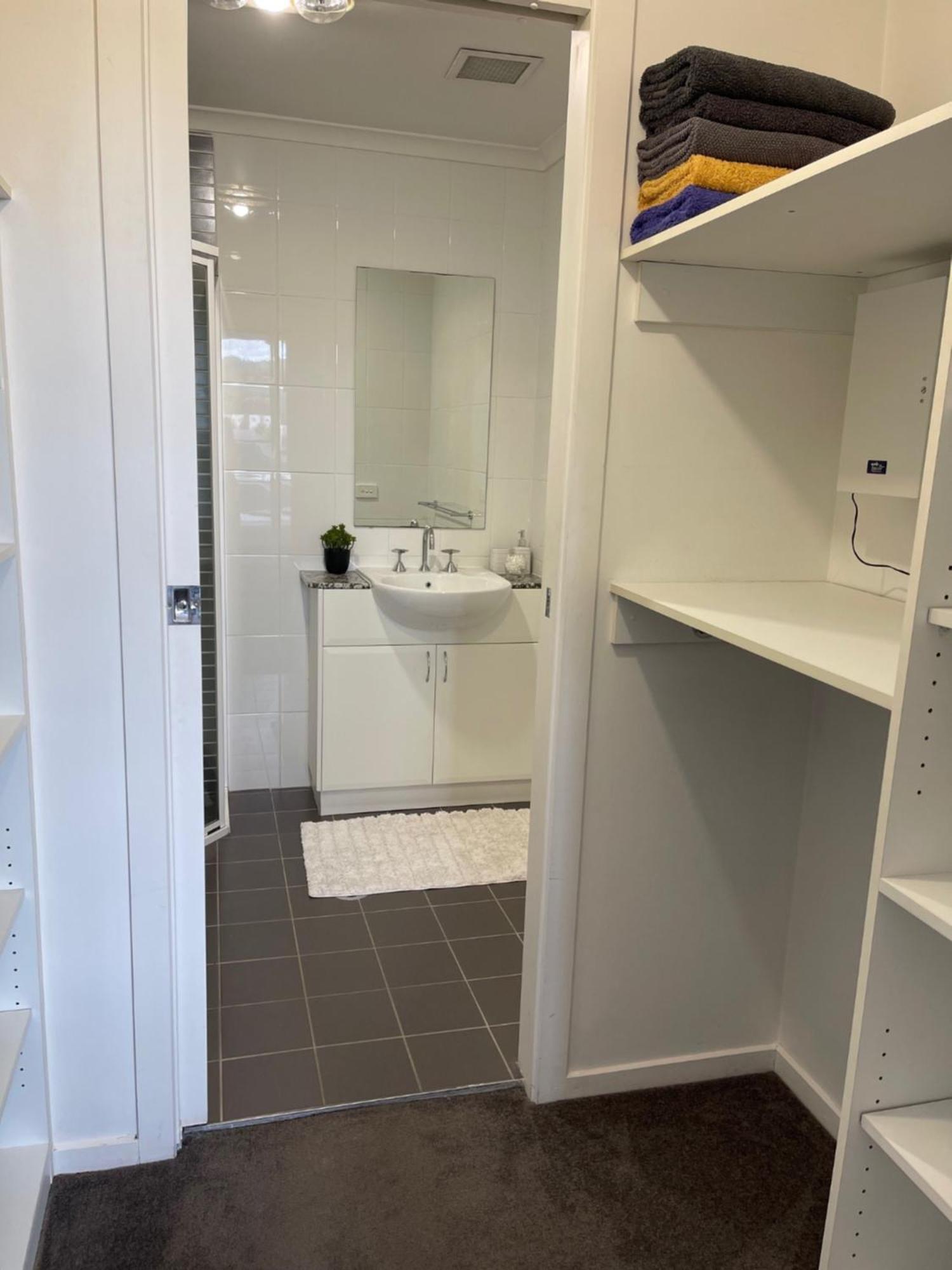 Qbn Cracker: 2Br, 2Ba, 2 Secure B/ Ment Car Parks Apartment Queanbeyan Exterior photo