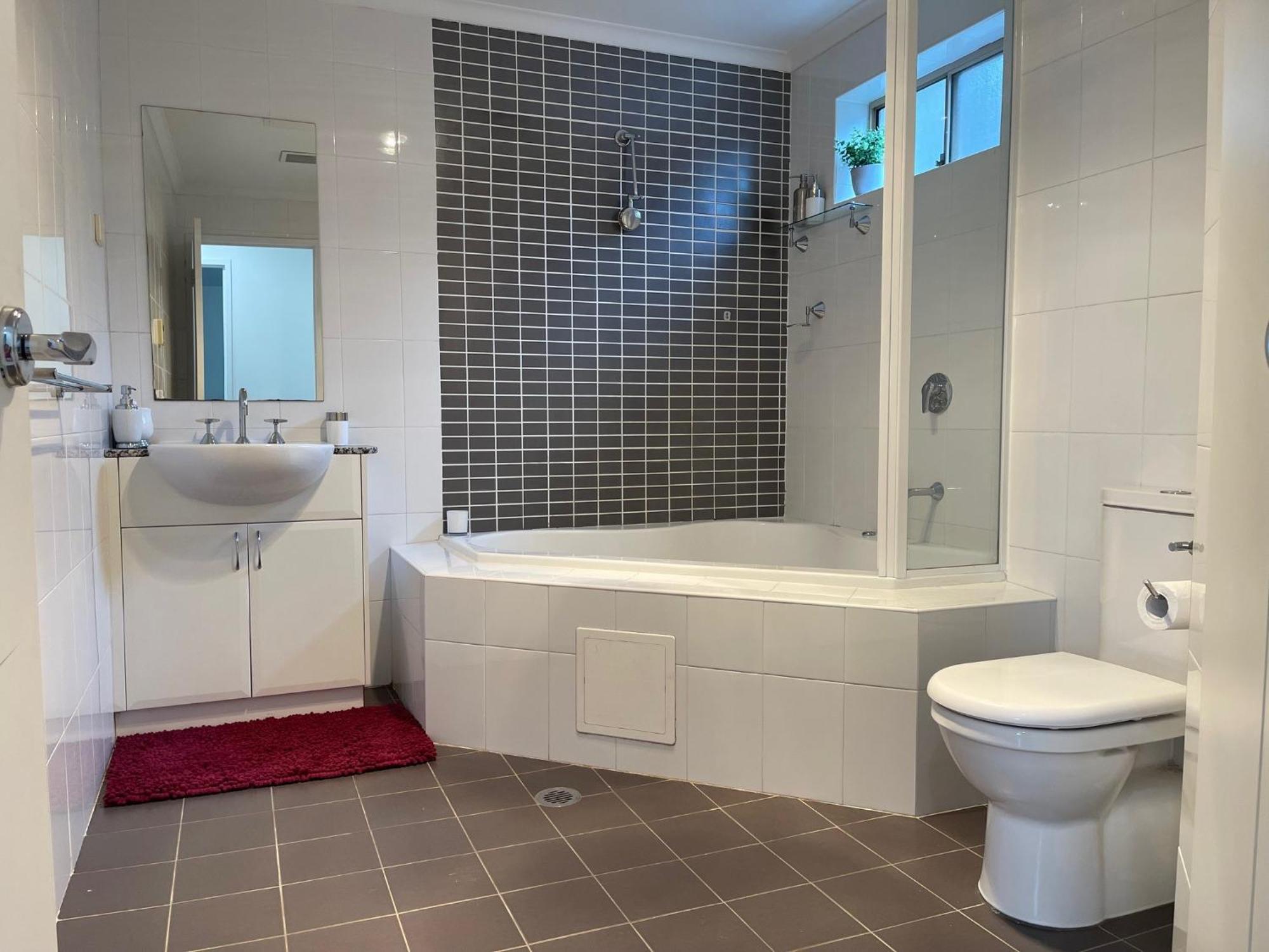 Qbn Cracker: 2Br, 2Ba, 2 Secure B/ Ment Car Parks Apartment Queanbeyan Exterior photo